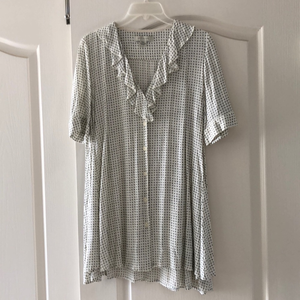 Women’s top. Worn once. In very good condition.